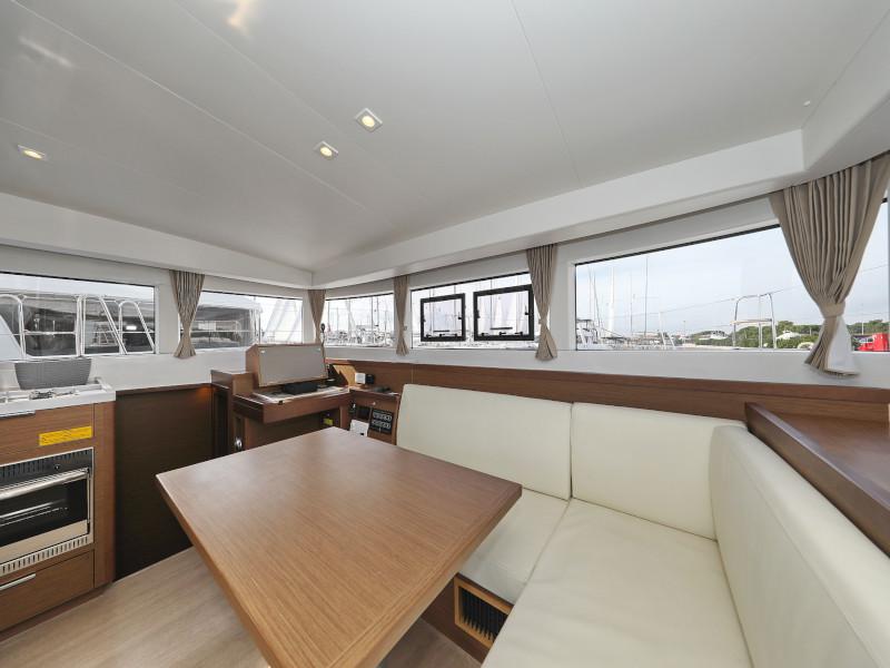 Book yachts online - catamaran - Lagoon 40 - BLUE ANGEL AC salon + generator - rent