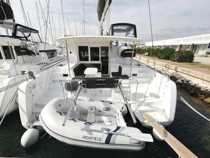 Book yachts online - catamaran - Lagoon 40 - BLUE ANGEL AC salon + generator - rent
