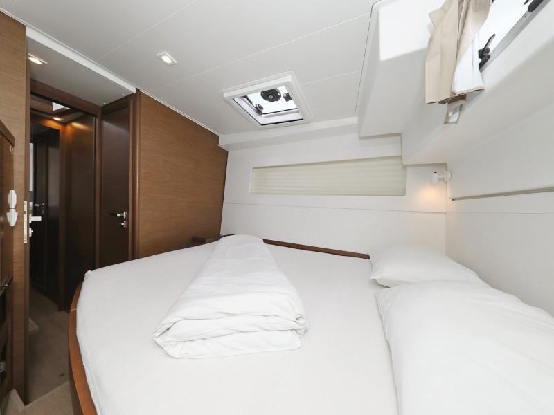 Book yachts online - catamaran - Lagoon 40 - BLUE ANGEL AC salon + generator - rent