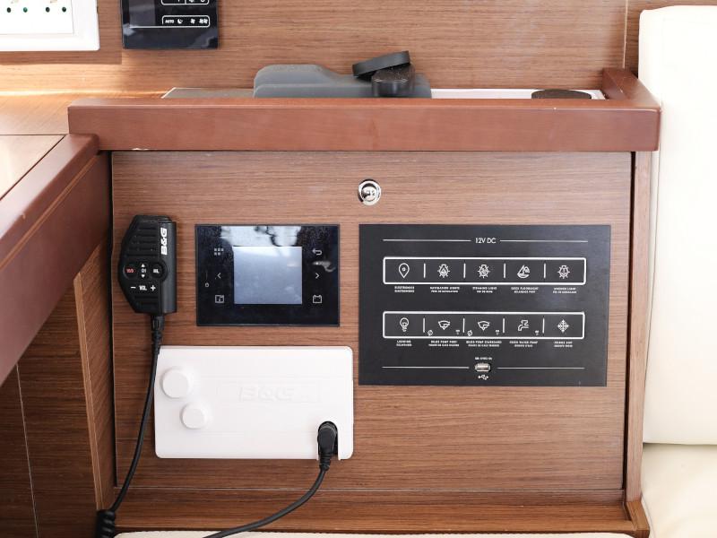 Book yachts online - catamaran - Lagoon 40 - BLUE ANGEL AC salon + generator - rent