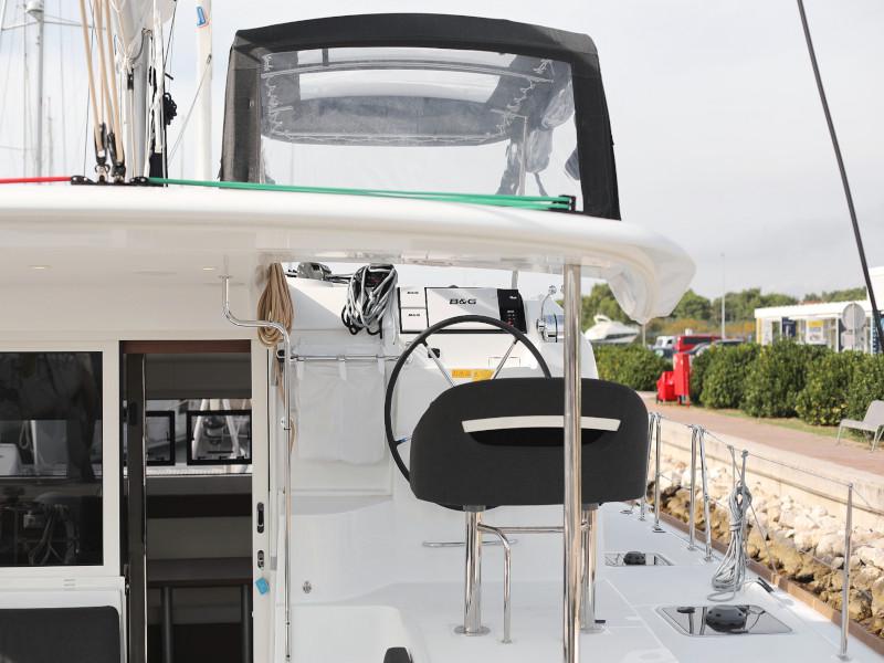Book yachts online - catamaran - Lagoon 40 - BLUE ANGEL AC salon + generator - rent
