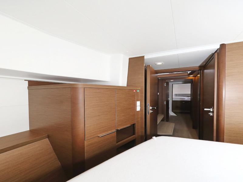 Book yachts online - catamaran - Lagoon 40 - BLUE ANGEL AC salon + generator - rent