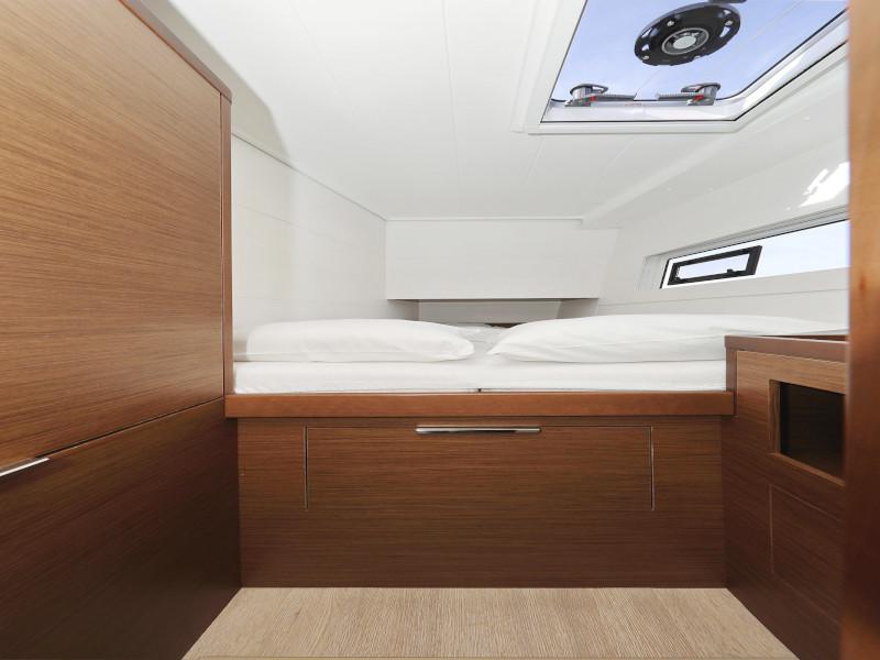 Book yachts online - catamaran - Lagoon 40 - BLUE ANGEL AC salon + generator - rent