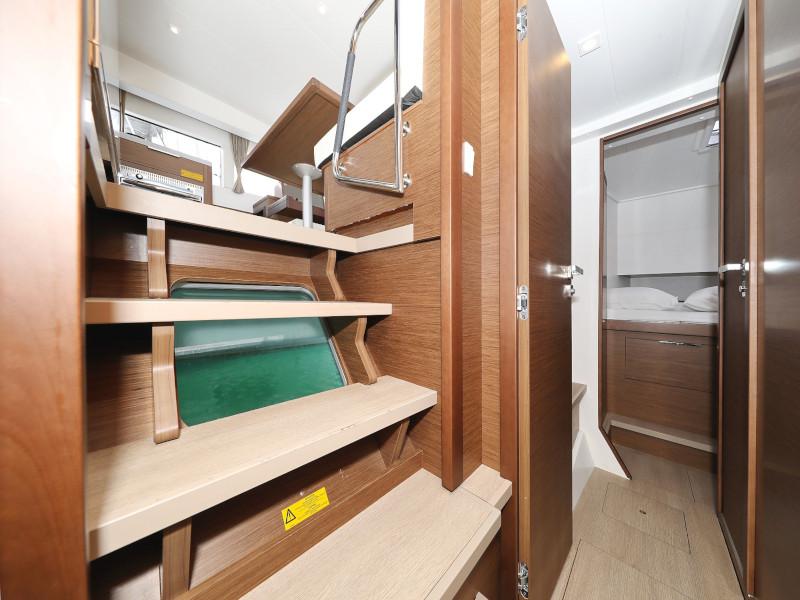 Book yachts online - catamaran - Lagoon 40 - BLUE ANGEL AC salon + generator - rent