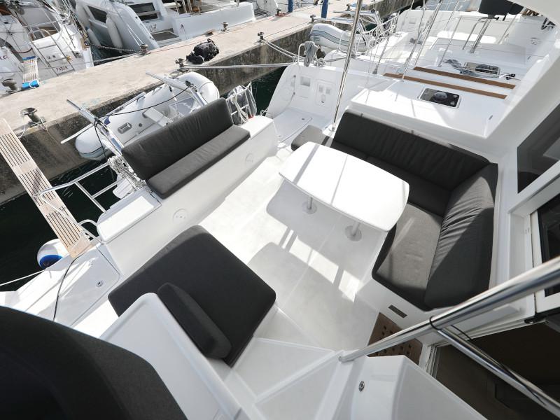 Book yachts online - catamaran - Lagoon 40 - BLUE ANGEL AC salon + generator - rent