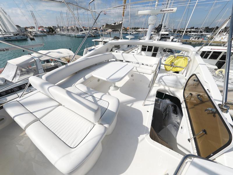 Book yachts online - motorboat - Sunseeker Manhattan 50 - FOREVER MAJA - rent
