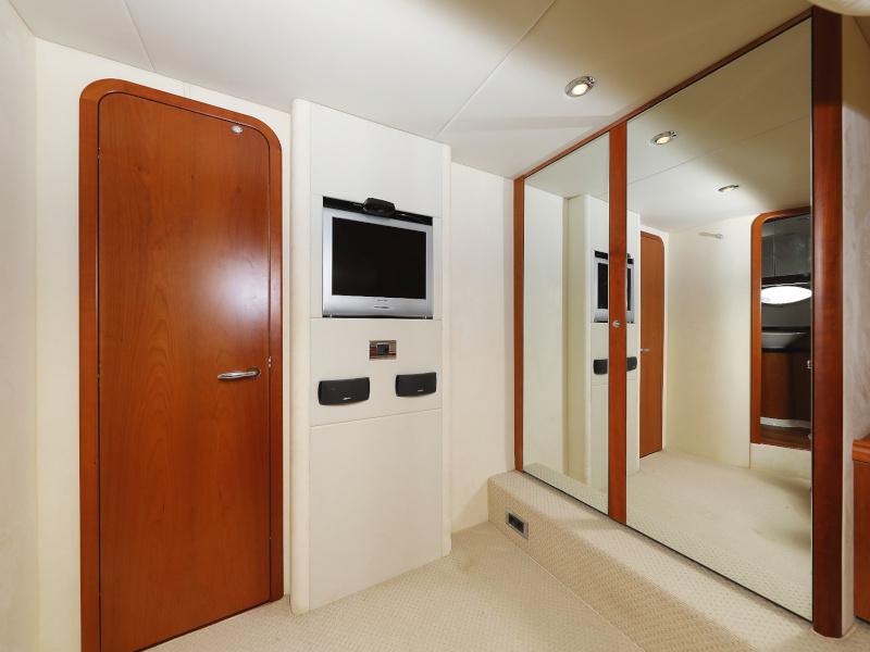 Book yachts online - motorboat - Sunseeker Manhattan 50 - FOREVER MAJA - rent