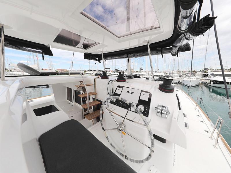 Book yachts online - catamaran - Lagoon 450 - OASIS Air Condition in salon Generator Watermaker - rent
