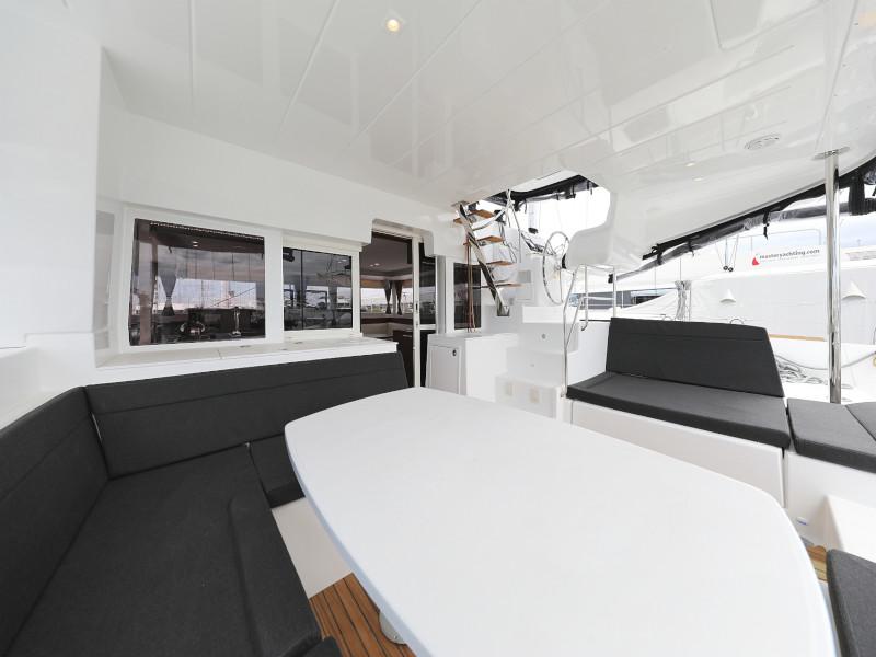 Book yachts online - catamaran - Lagoon 450 - OASIS Air Condition in salon Generator Watermaker - rent