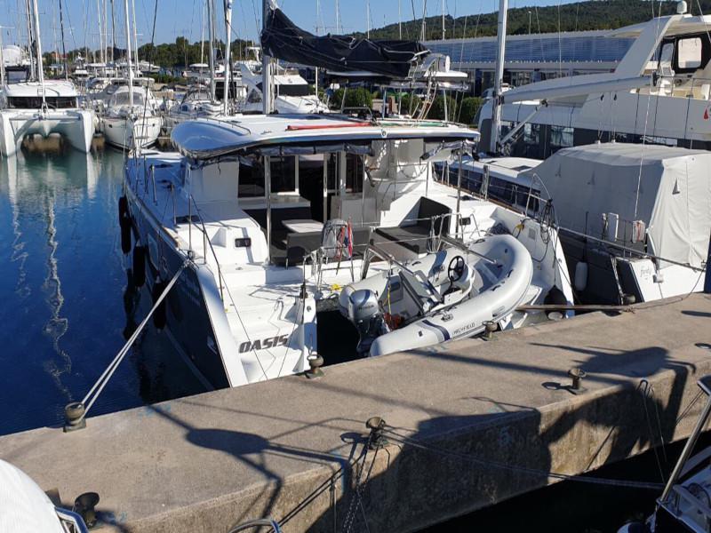 Book yachts online - catamaran - Lagoon 450 - OASIS Air Condition in salon Generator Watermaker - rent
