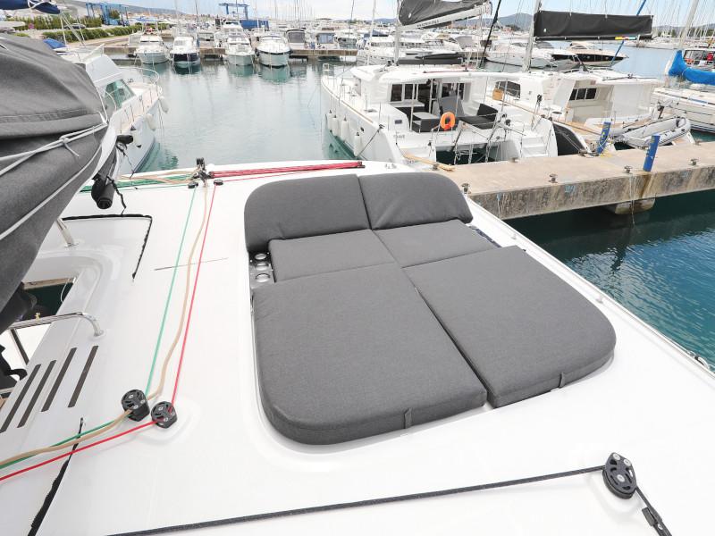 Book yachts online - catamaran - Lagoon 450 - OASIS Air Condition in salon Generator Watermaker - rent
