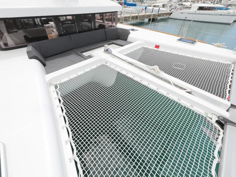 Book yachts online - catamaran - Lagoon 450 - OASIS Air Condition in salon Generator Watermaker - rent