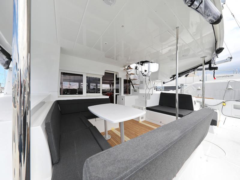 Book yachts online - catamaran - Lagoon 450 - OASIS Air Condition in salon Generator Watermaker - rent