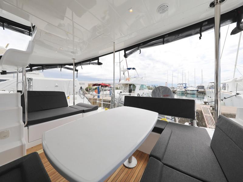 Book yachts online - catamaran - Lagoon 450 - OASIS Air Condition in salon Generator Watermaker - rent