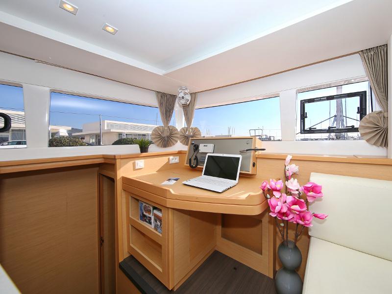 Book yachts online - catamaran - Lagoon 450 - FELIX FINIS  - rent