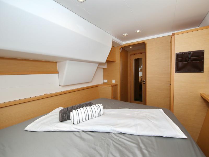 Book yachts online - catamaran - Lagoon 450 - FELIX FINIS  - rent