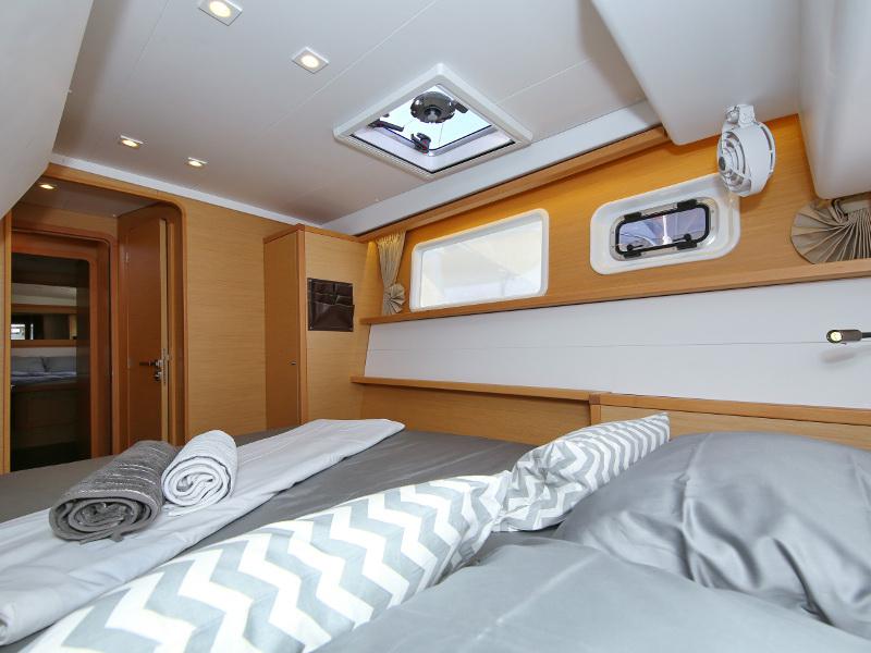 Book yachts online - catamaran - Lagoon 450 - FELIX FINIS  - rent
