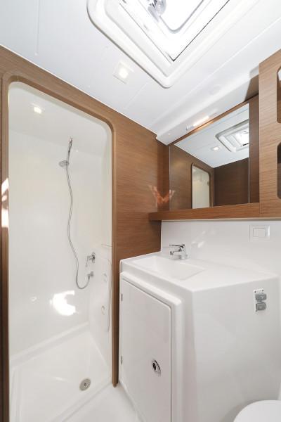 Book yachts online - catamaran - Lagoon 42 - ROYAL SALUTE - rent
