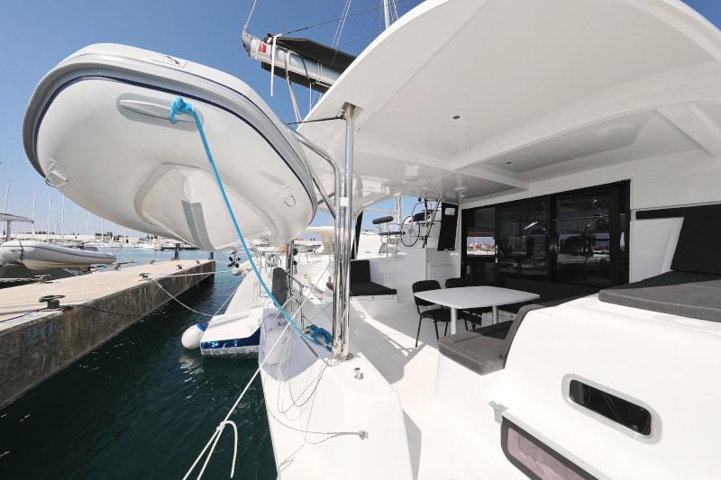 Book yachts online - catamaran - Lagoon 42 - ROYAL SALUTE - rent