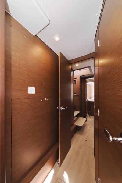Book yachts online - catamaran - Lagoon 42 - ROYAL SALUTE - rent