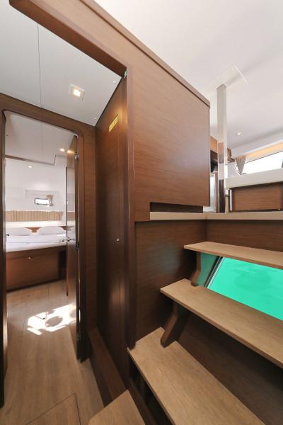 Book yachts online - catamaran - Lagoon 42 - ROYAL SALUTE - rent