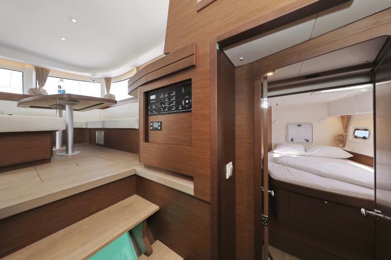 Book yachts online - catamaran - Lagoon 42 - ROYAL SALUTE - rent