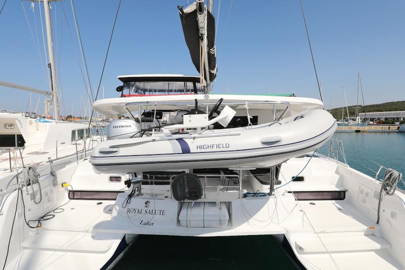 Book yachts online - catamaran - Lagoon 42 - ROYAL SALUTE - rent
