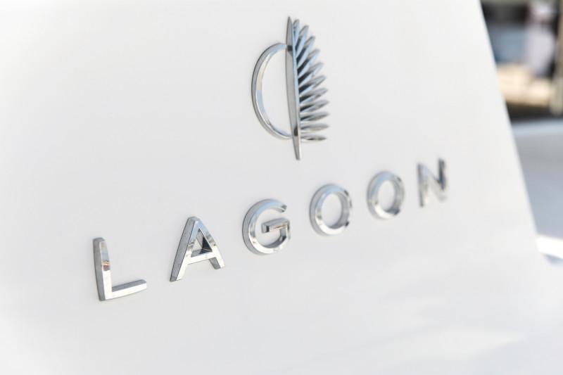 Book yachts online - catamaran - Lagoon 42 - ROYAL SALUTE - rent