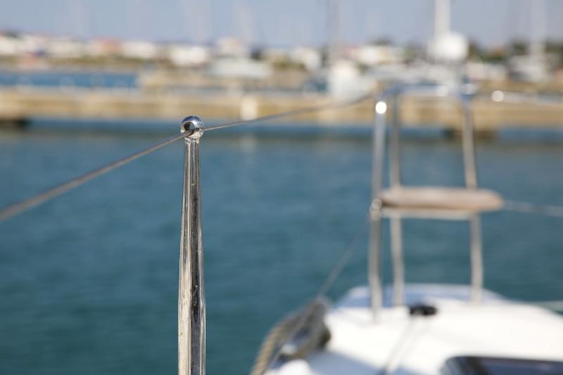 Book yachts online - catamaran - Lagoon 42 - ROYAL SALUTE - rent