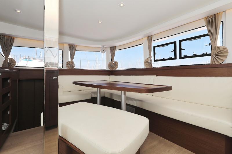 Book yachts online - catamaran - Lagoon 42 - ROYAL SALUTE - rent