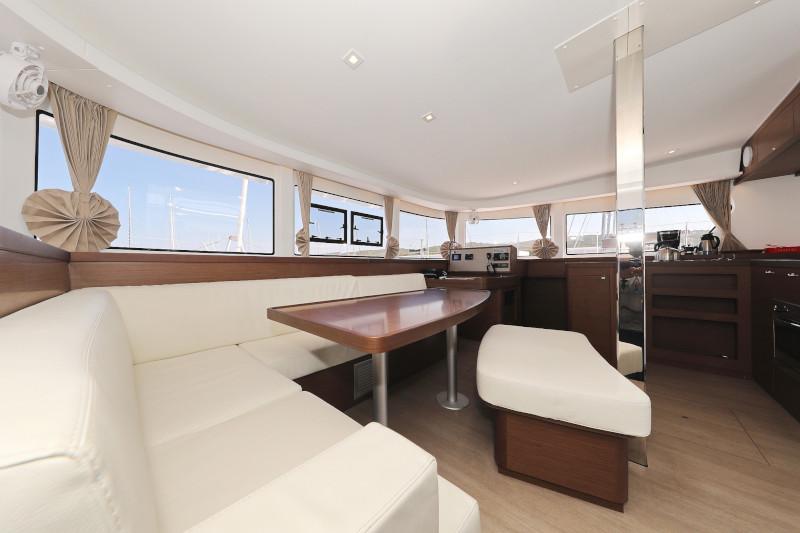 Book yachts online - catamaran - Lagoon 42 - ROYAL SALUTE - rent