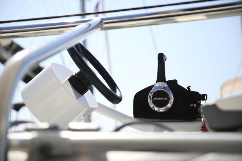 Book yachts online - catamaran - Lagoon 42 - ROYAL SALUTE - rent