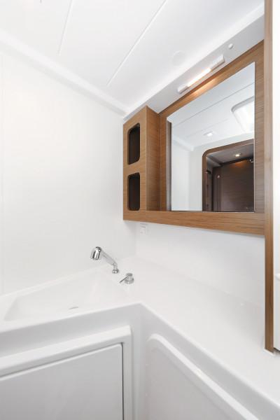 Book yachts online - catamaran - Lagoon 42 - ROYAL SALUTE - rent