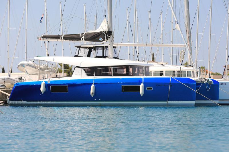 Book yachts online - catamaran - Lagoon 42 - ROYAL SALUTE - rent