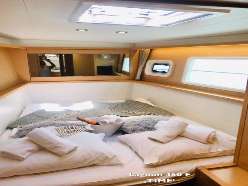 Book yachts online - catamaran - Lagoon 450 F - TIME  - rent