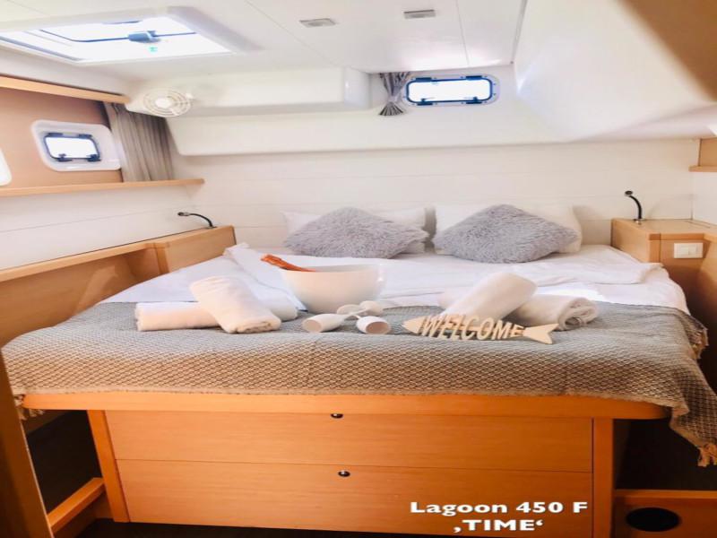 Book yachts online - catamaran - Lagoon 450 F - TIME  - rent
