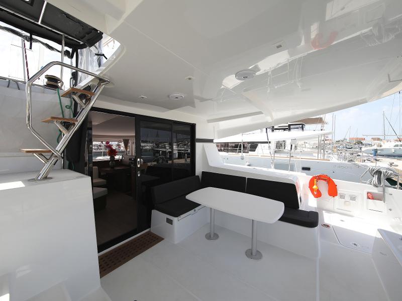 Book yachts online - catamaran - Lagoon 42 - MASTERPIECE - rent
