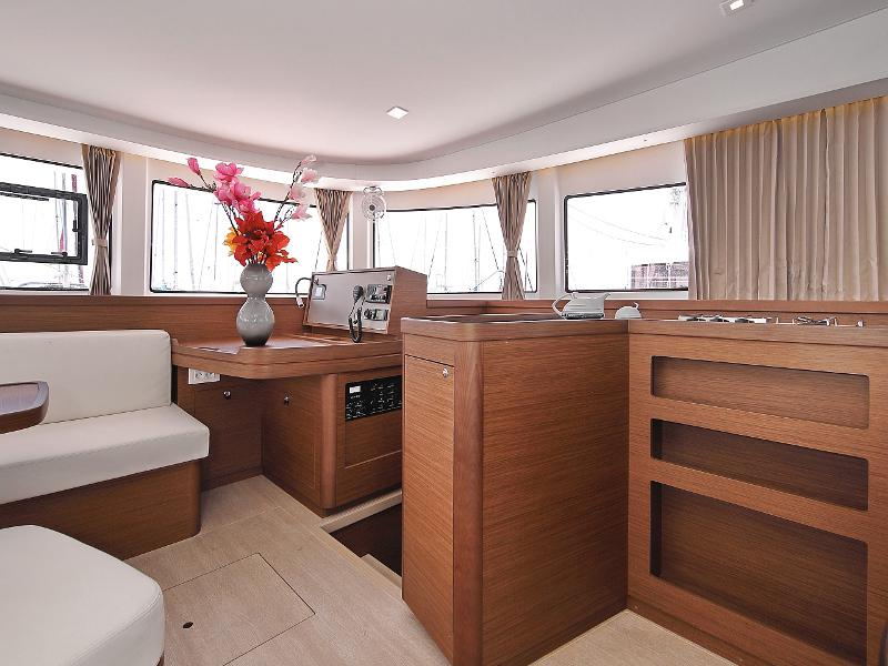 Book yachts online - catamaran - Lagoon 42 - MASTERPIECE - rent