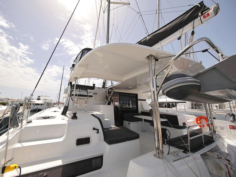 Book yachts online - catamaran - Lagoon 42 - MASTERPIECE - rent