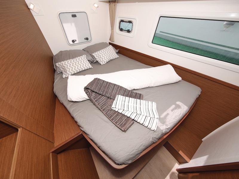Book yachts online - catamaran - Lagoon 42 - MASTERPIECE - rent