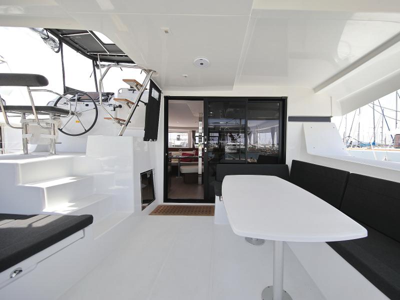 Book yachts online - catamaran - Lagoon 42 - MASTERPIECE - rent
