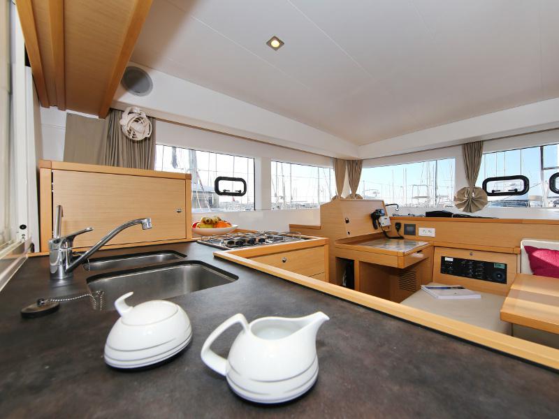 Book yachts online - catamaran - Lagoon 39 - VENTUS Generator - rent