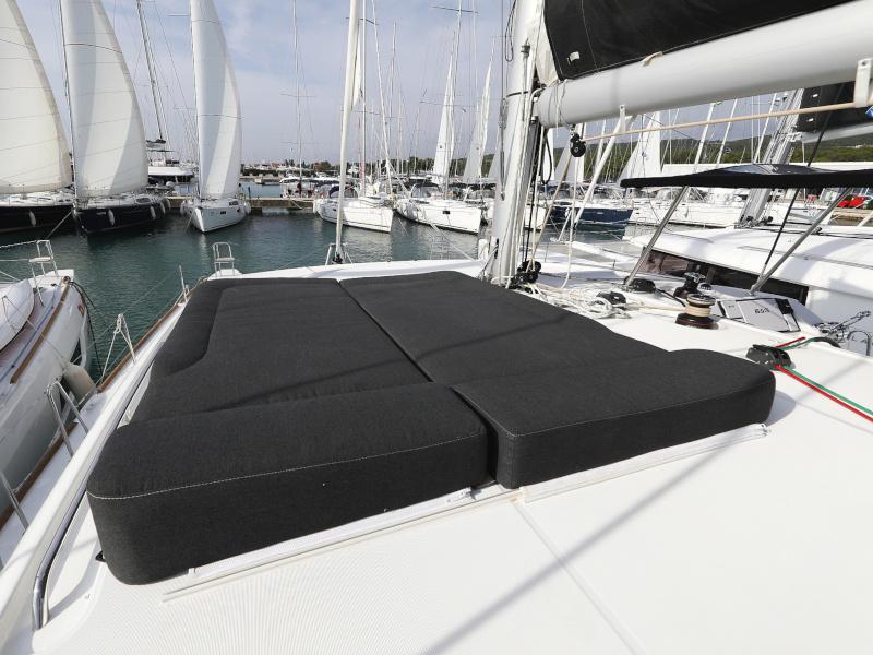 Book yachts online - catamaran - Lagoon 40 - MARI AC salon + generator + watermaker - rent