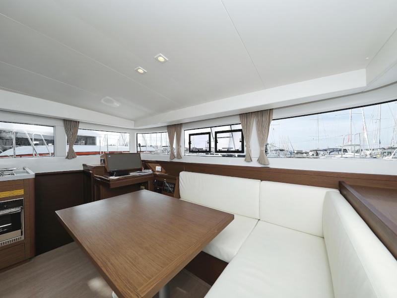 Book yachts online - catamaran - Lagoon 40 - MARI AC salon + generator + watermaker - rent