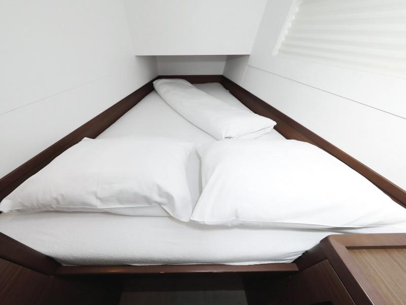 Book yachts online - catamaran - Lagoon 40 - NINA II - rent