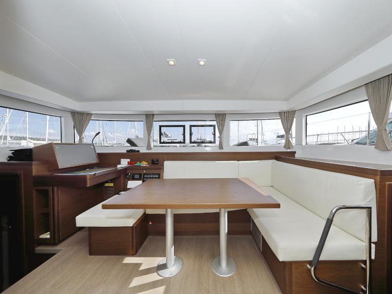 Book yachts online - catamaran - Lagoon 40 - NINA II - rent