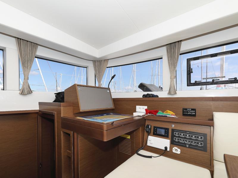 Book yachts online - catamaran - Lagoon 40 - NINA II - rent