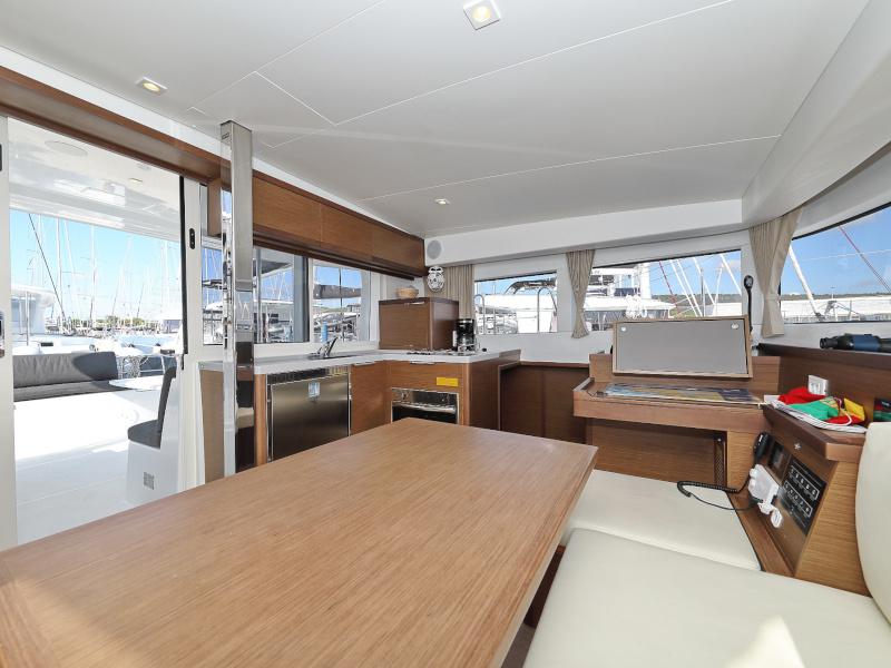 Book yachts online - catamaran - Lagoon 40 - NINA II - rent
