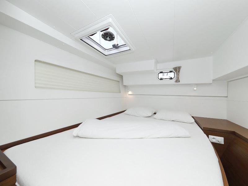 Book yachts online - catamaran - Lagoon 40 - NINA II - rent