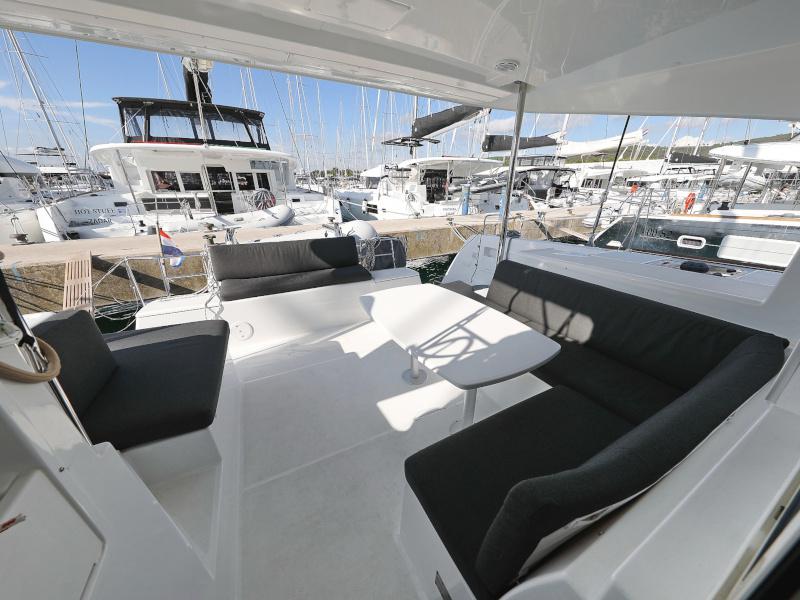 Book yachts online - catamaran - Lagoon 40 - NINA II - rent
